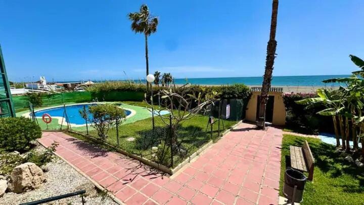 Garden, Swimming pool