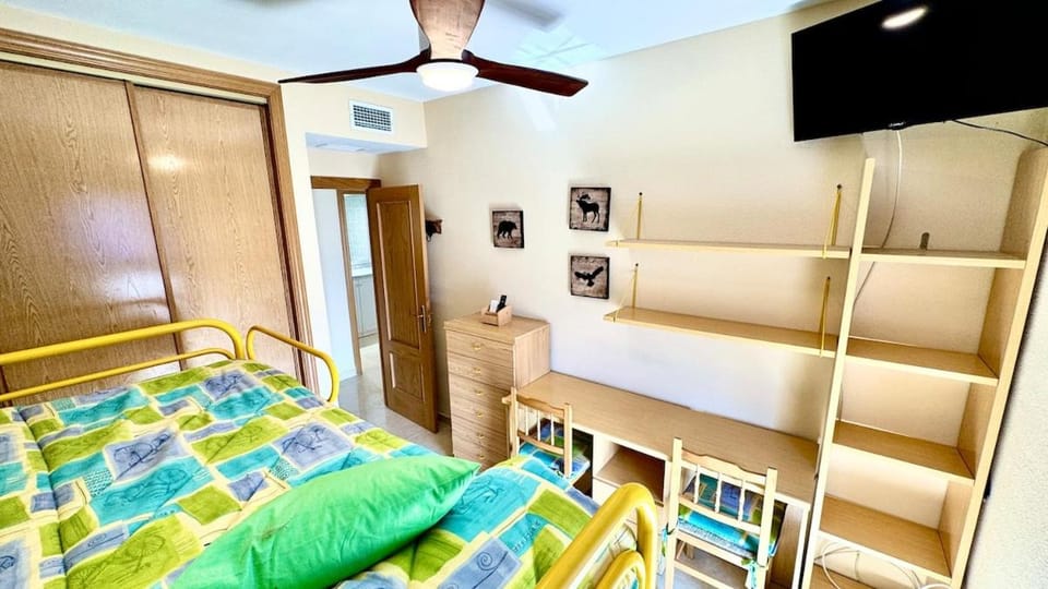 Bed, TV and multimedia, Photo of the whole room, Bedroom, bunk bed, wardrobe