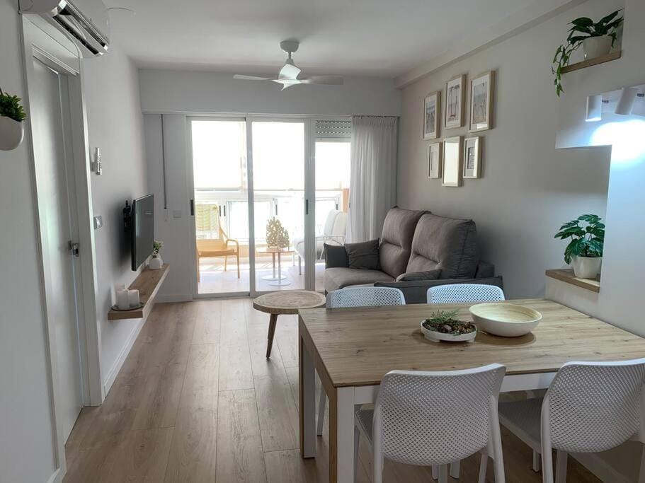 TV and multimedia, Living room, Dining area, air conditioner