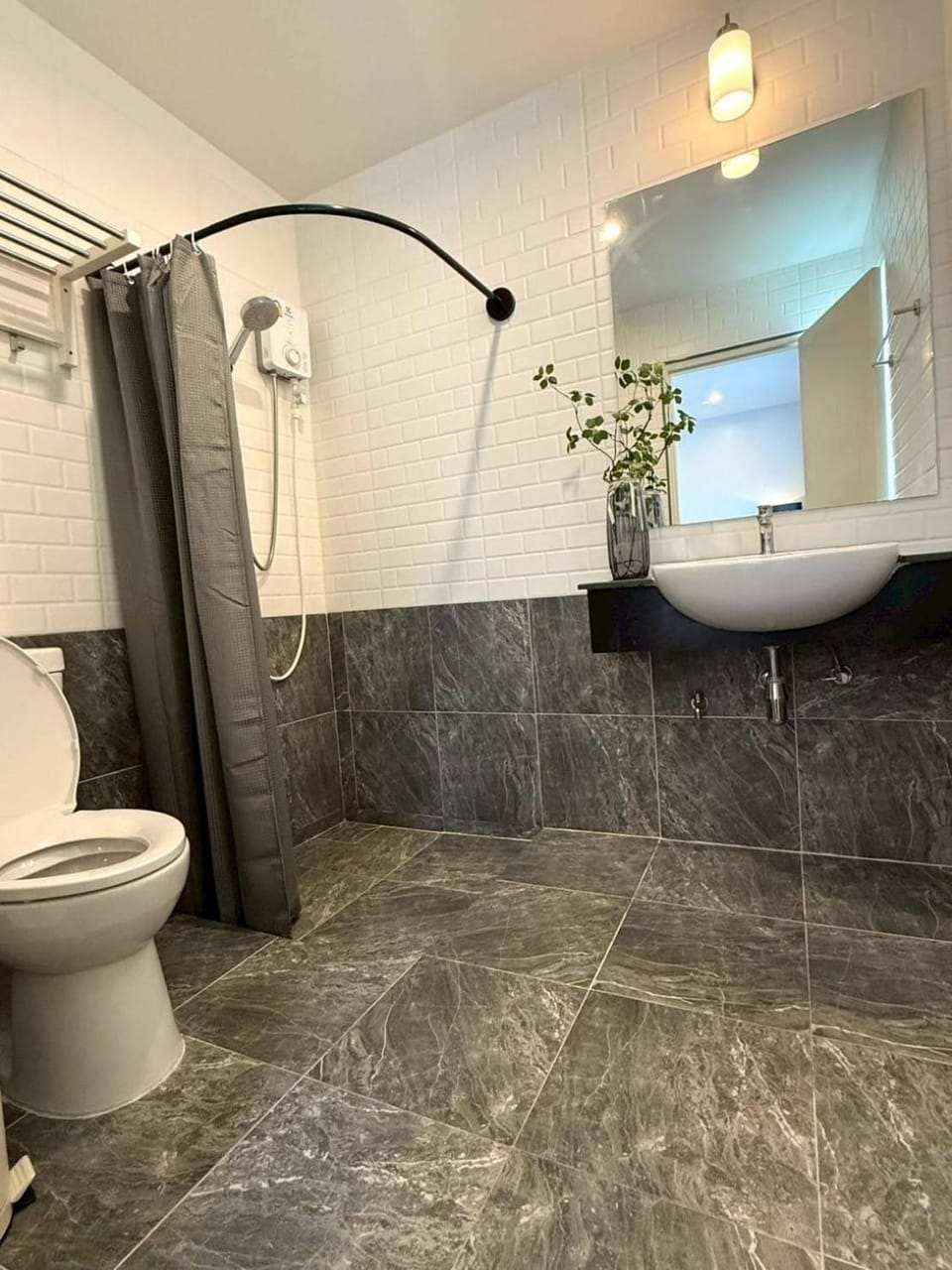 Shower, Toilet