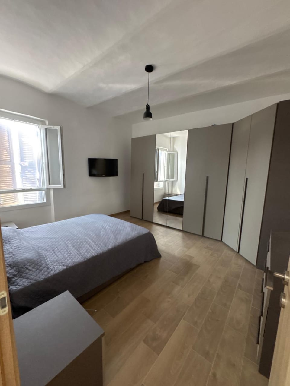 Bed, TV and multimedia, Bedroom, wardrobe