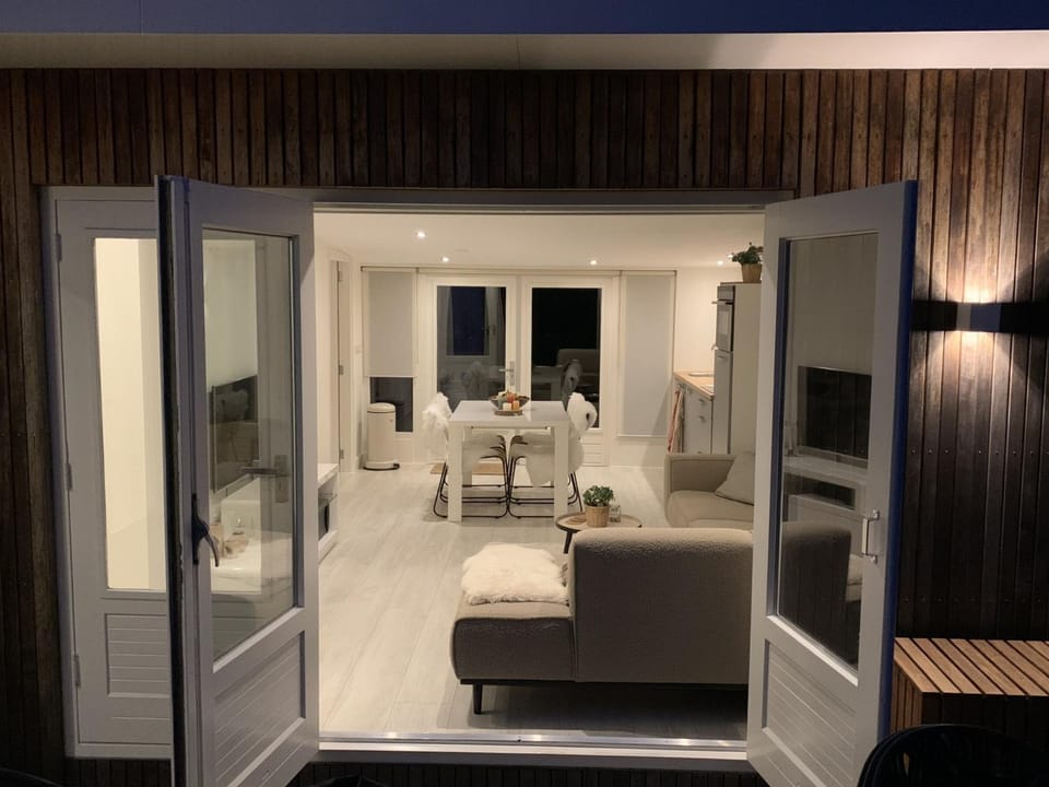 TV and multimedia, Living room, Photo of the whole room, Seating area
