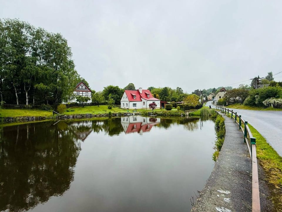 Nearby landmark, Day, Neighbourhood, Natural landscape, Lake view, River view