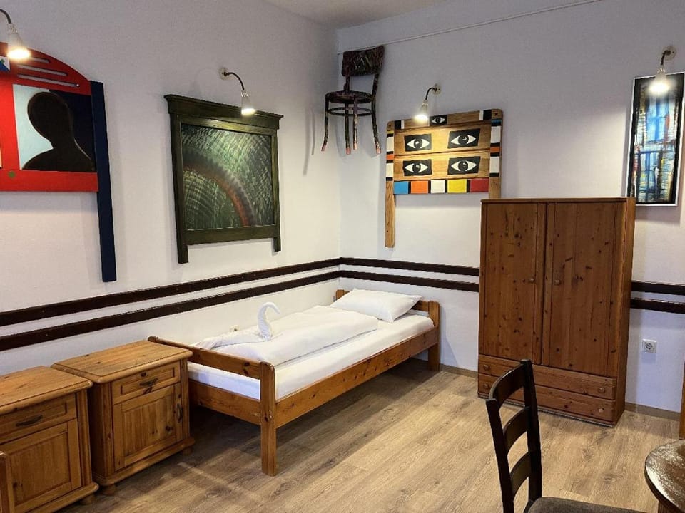 Bömbi Vendégház a vár mellett Bed and Breakfast in Slovakia