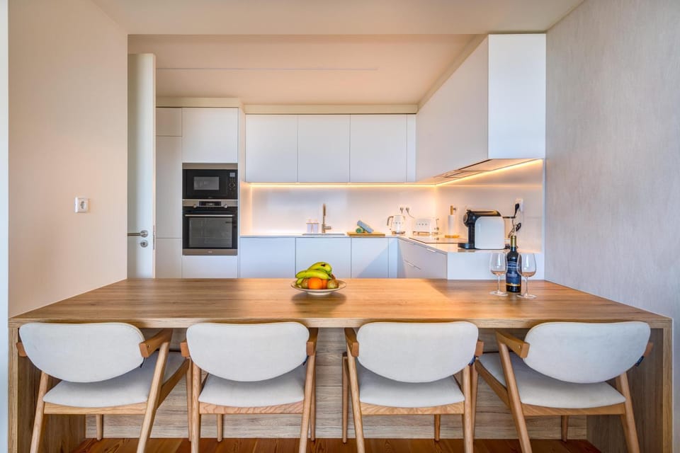Kitchen or kitchenette, Dining area, stove
