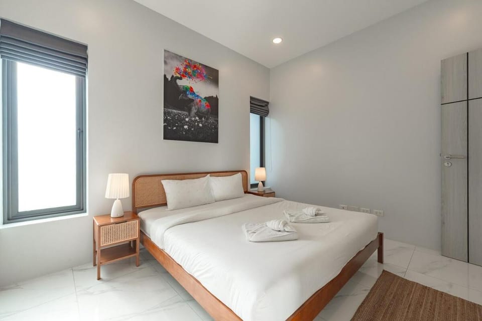 Bed, Photo of the whole room, Bedroom, towels, wardrobe