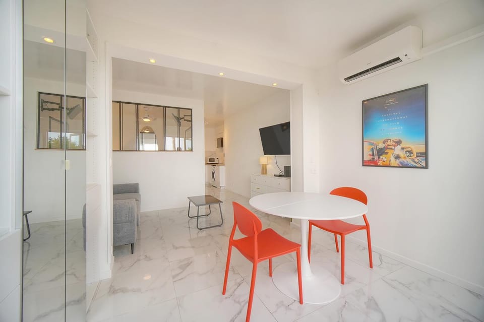 TV and multimedia, Dining area, air conditioner