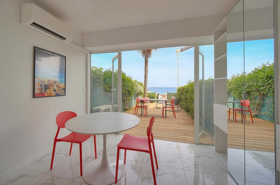 View (from property/room), Balcony/Terrace, Dining area