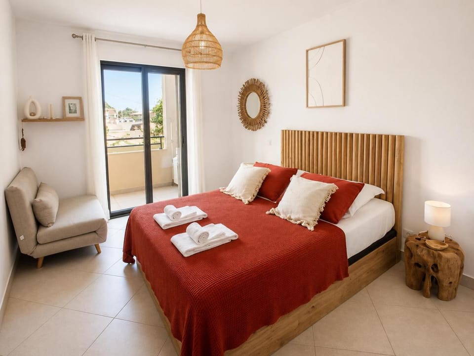 Photo of the whole room, Bedroom