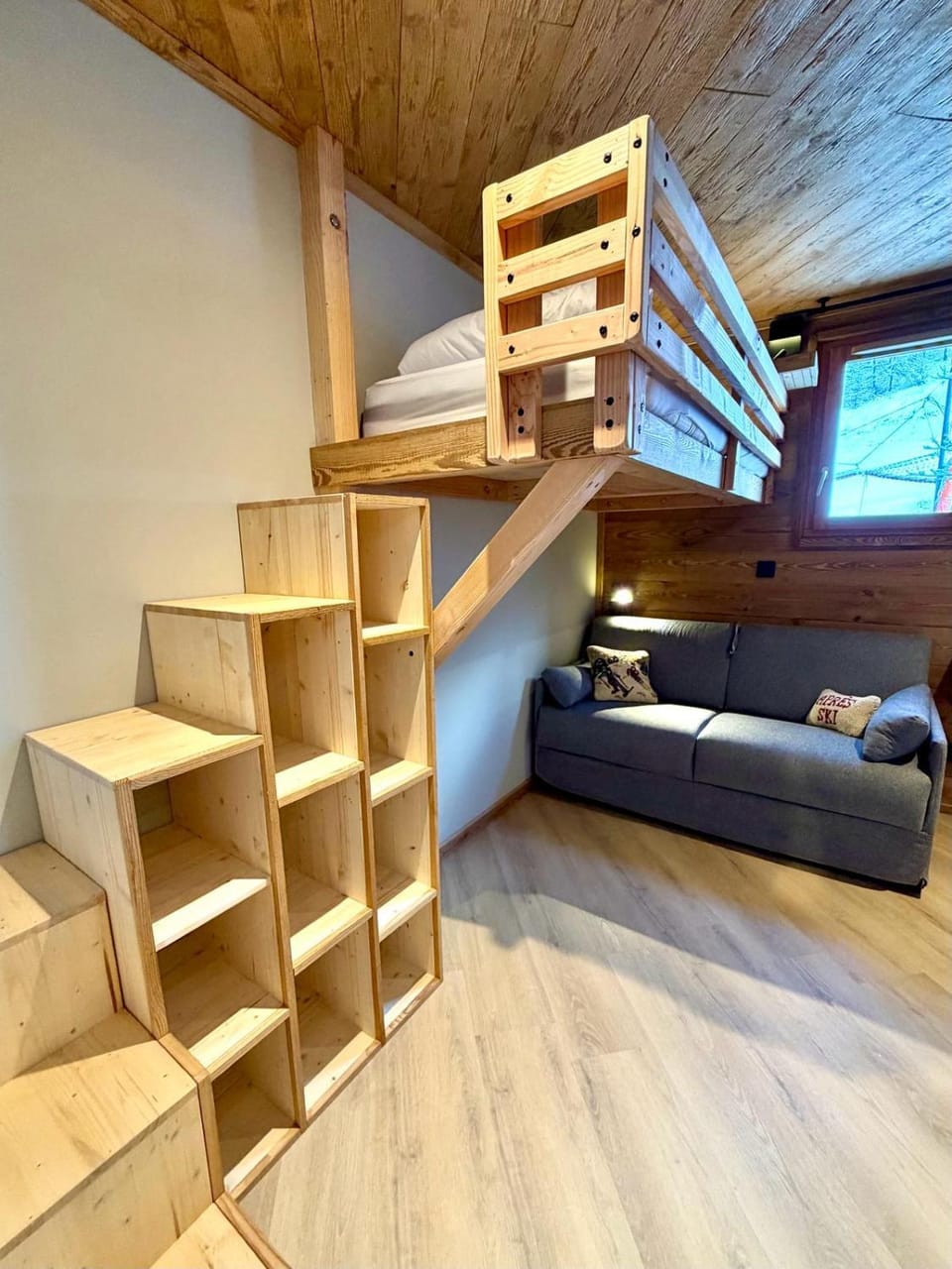 Bed, Photo of the whole room, Bedroom, bunk bed