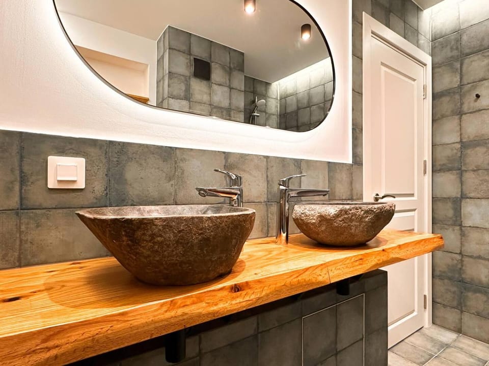 Shower, Toilet, Bathroom, Decorative detail
