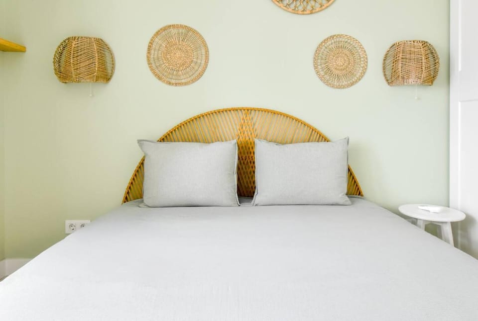 Bed, Decorative detail, Bedroom