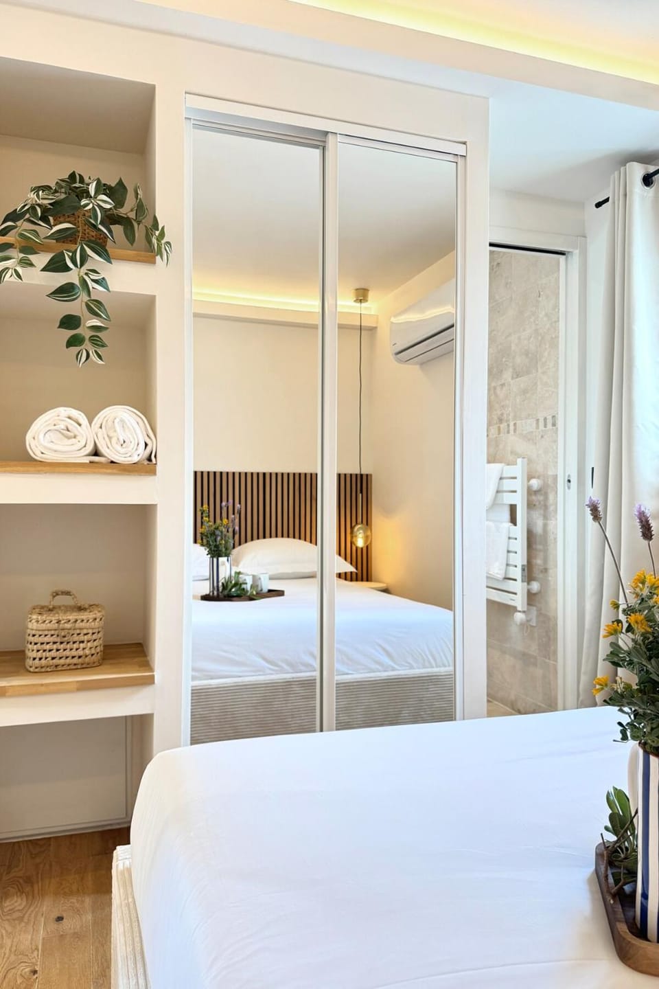 Bed, Photo of the whole room, Bedroom, towels, air conditioner