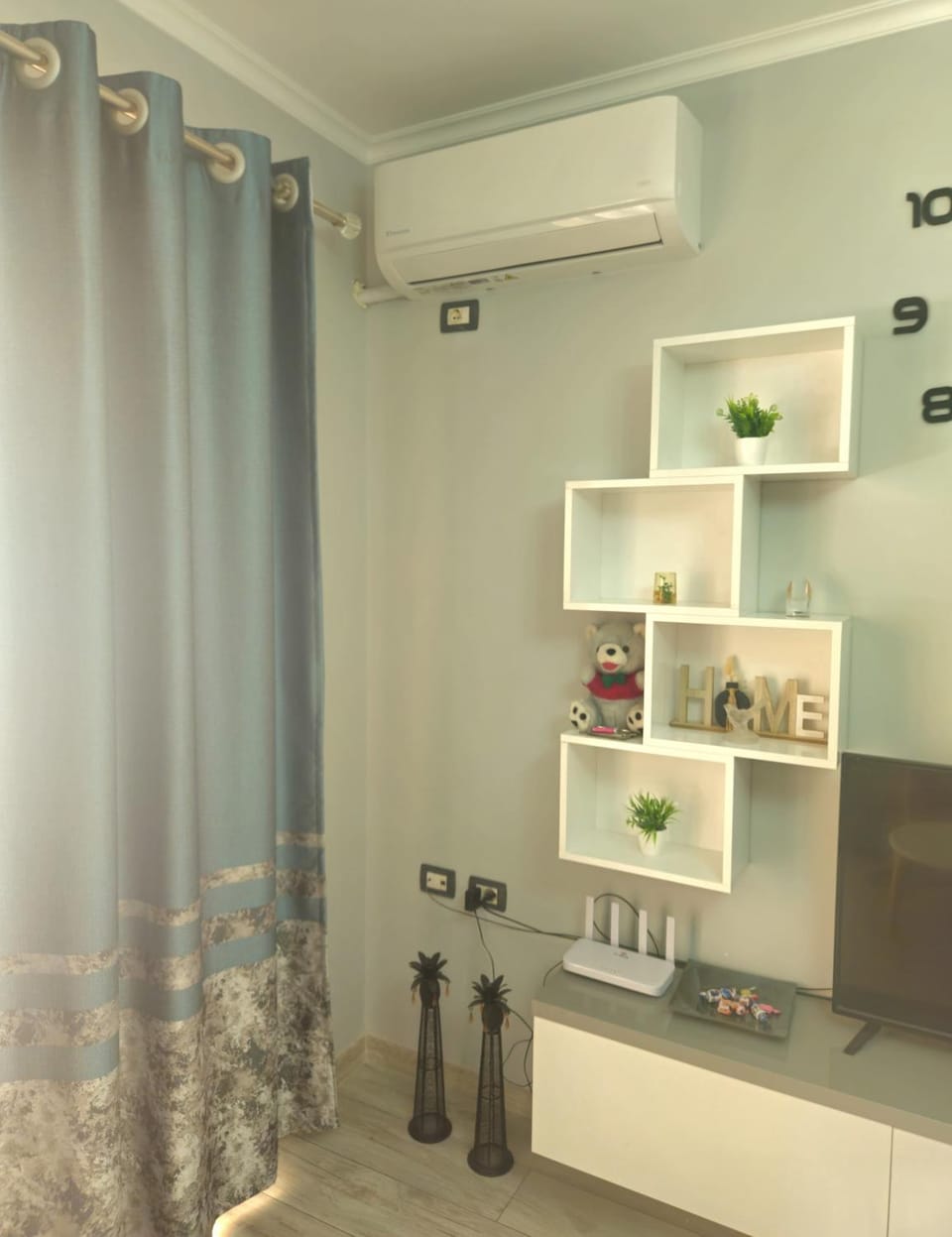 TV and multimedia, Living room, air conditioner