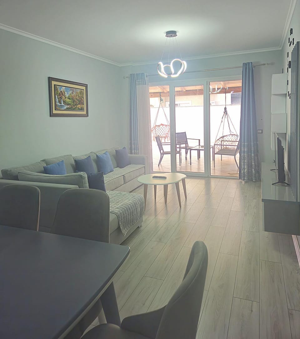Patio, TV and multimedia, Living room, Dining area