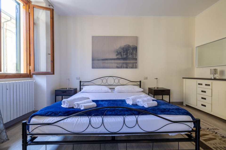 Bed, Photo of the whole room, Bedroom, internet, towels
