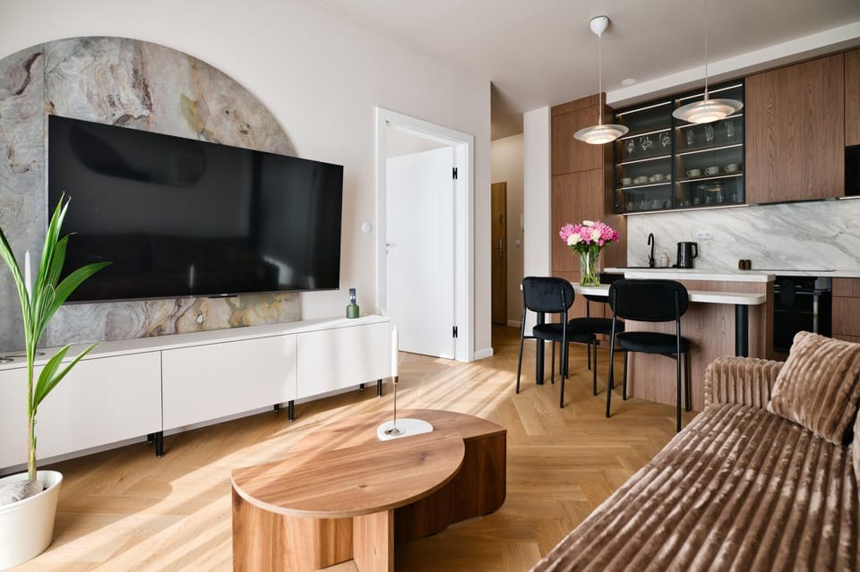 TV and multimedia, Kitchen or kitchenette, Living room, Seating area, Dining area