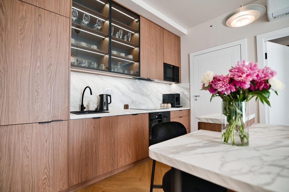 Coffee/tea facilities, Kitchen or kitchenette, Dining area, oven, toaster