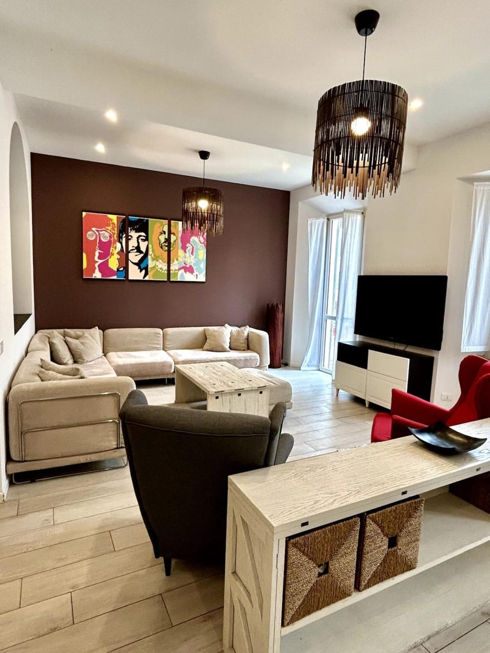 TV and multimedia, Living room, Seating area, Evening entertainment