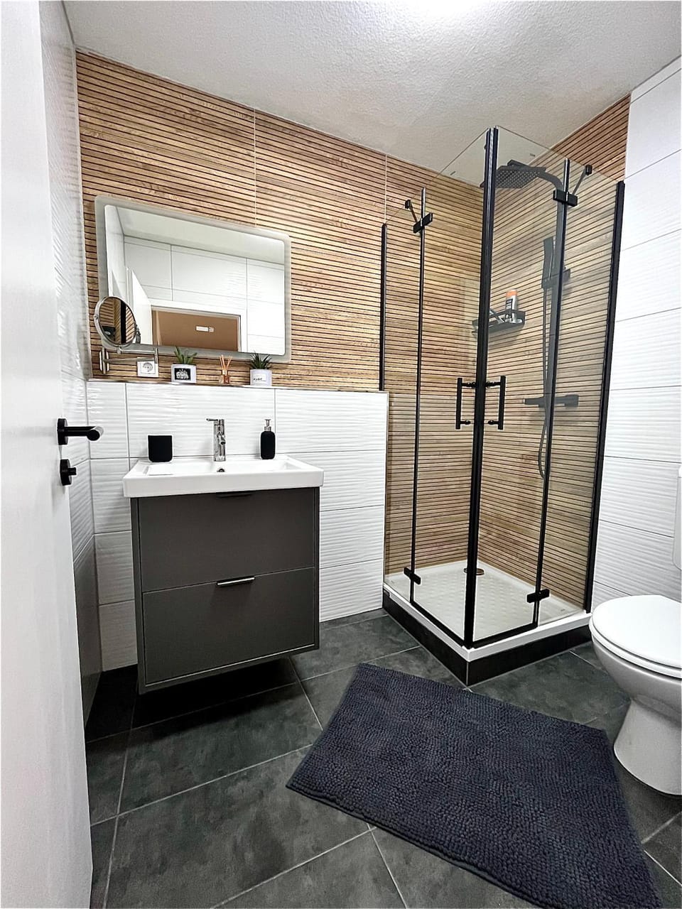 Shower, Toilet, Bathroom