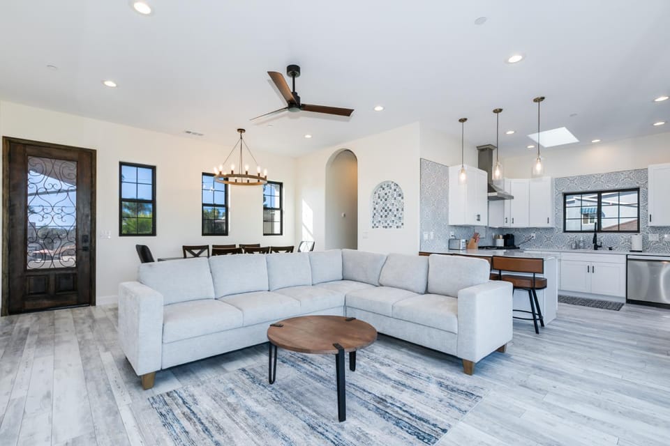 Facade/entrance, Kitchen or kitchenette, Living room