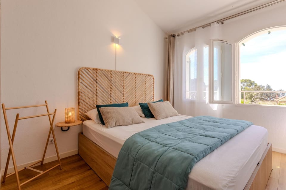 Living room, Bedroom