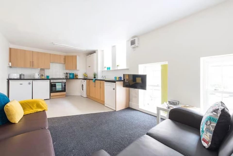 Kitchen or kitchenette, Living room