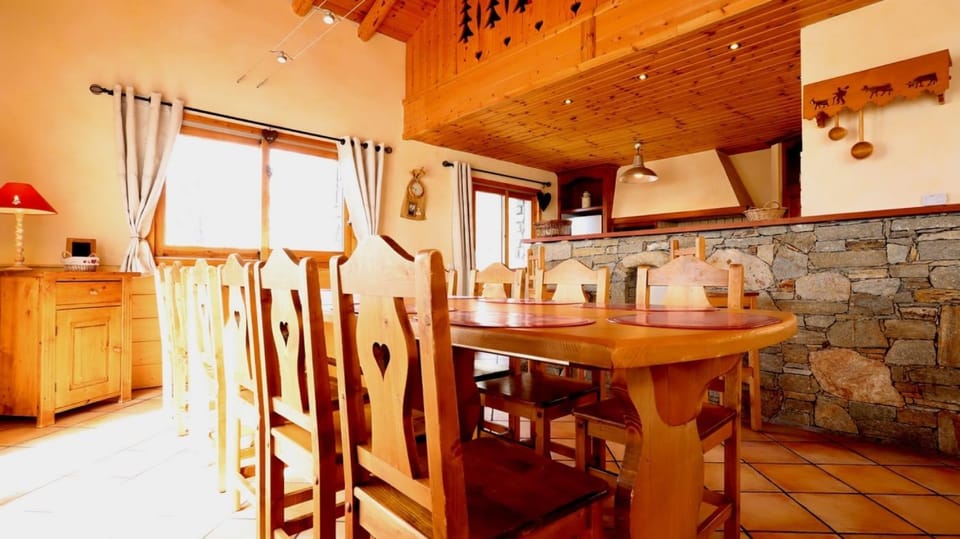 Property building, Kitchen or kitchenette, Living room