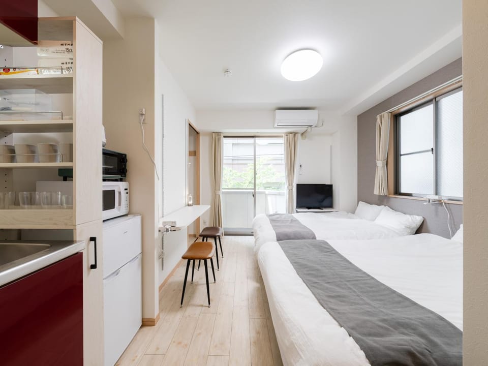 Bed, TV and multimedia, Living room, Bedroom