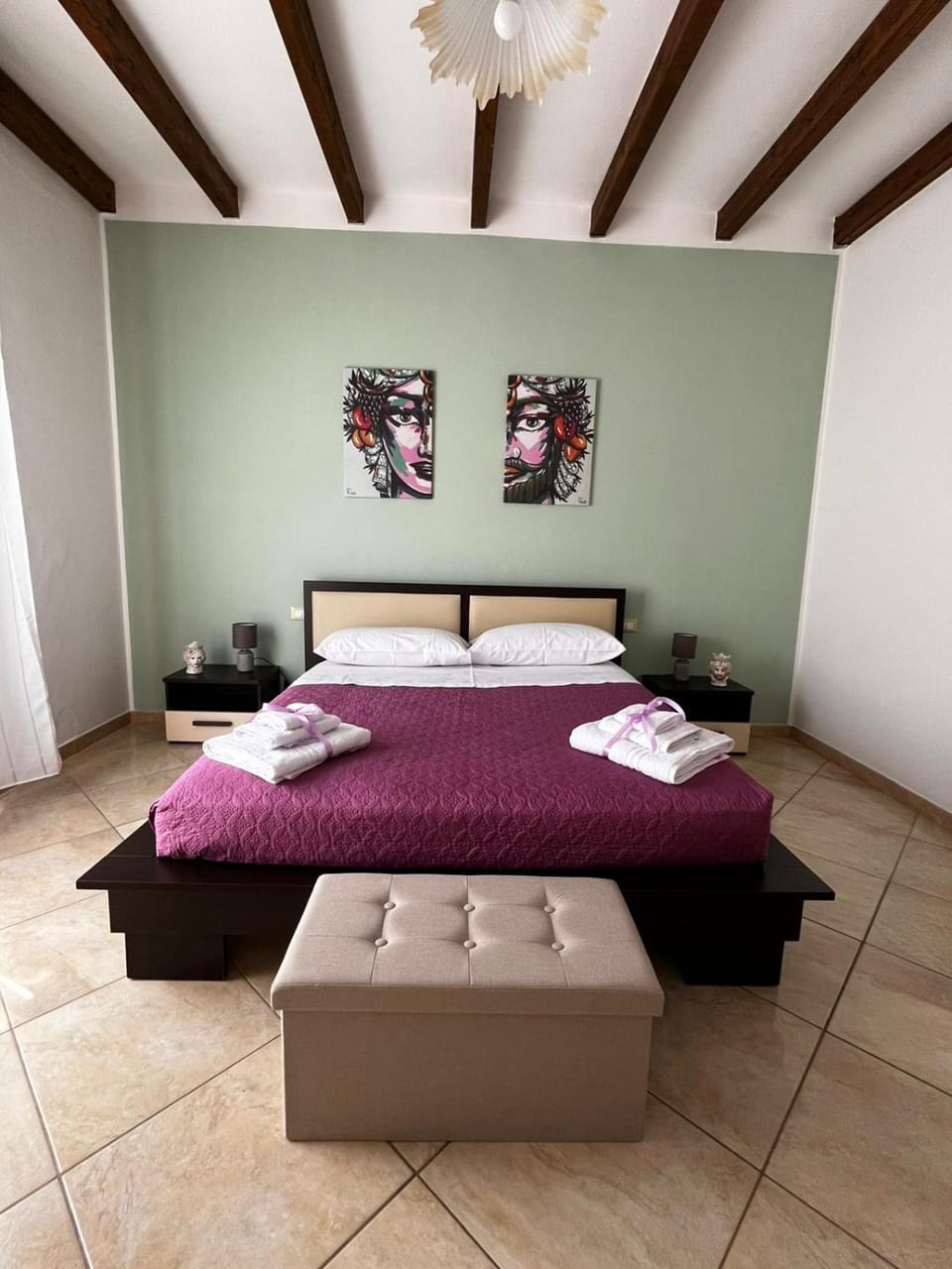 Bedroom, towels