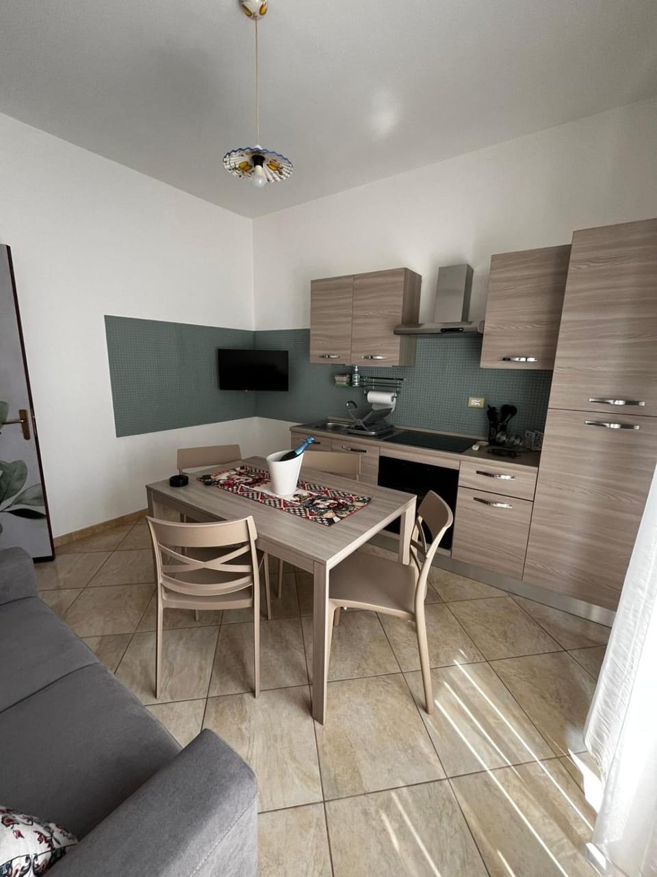 Kitchen or kitchenette, Dining area, oven, stove