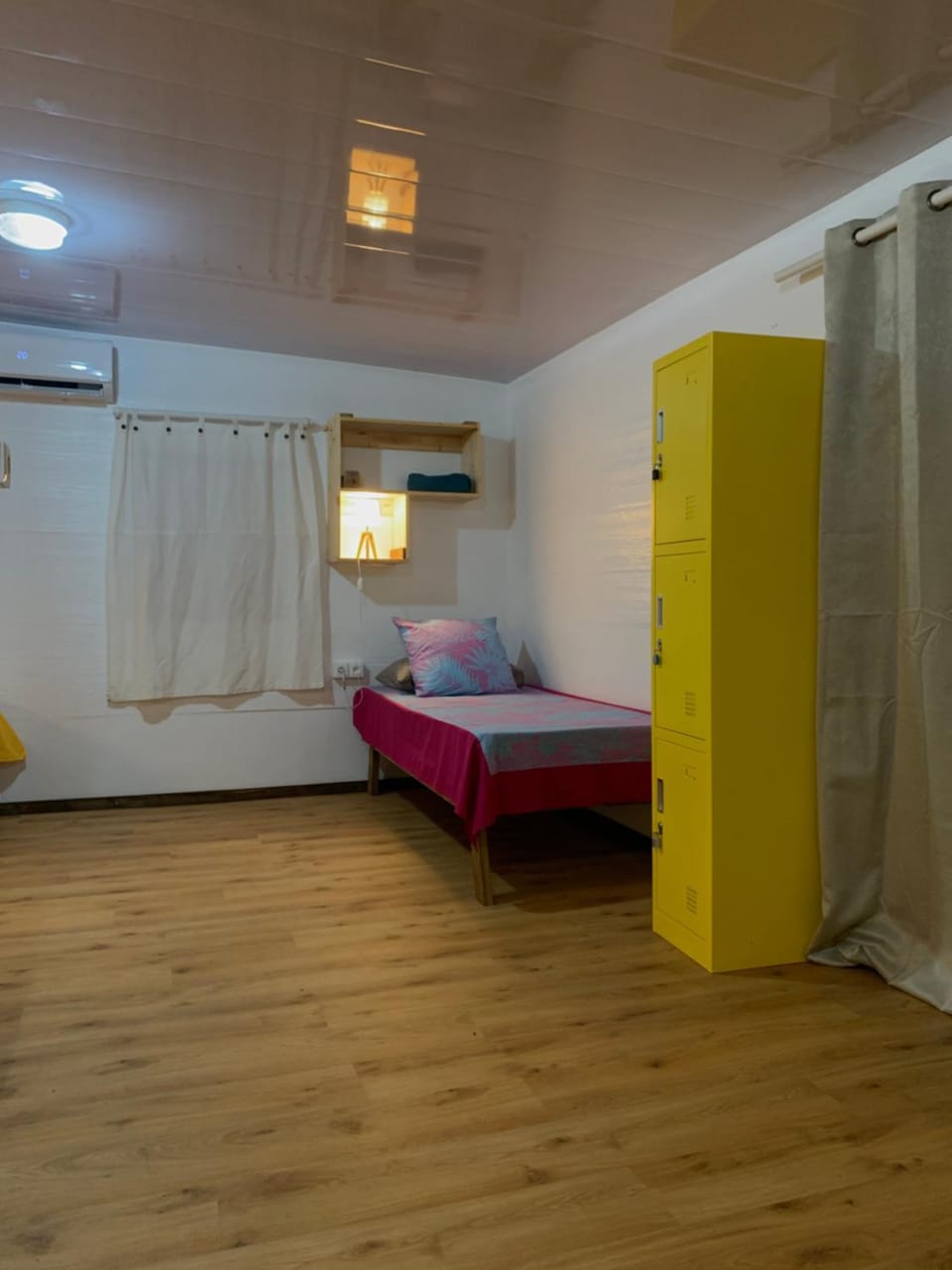 Bed, Bedroom, locker, air conditioner