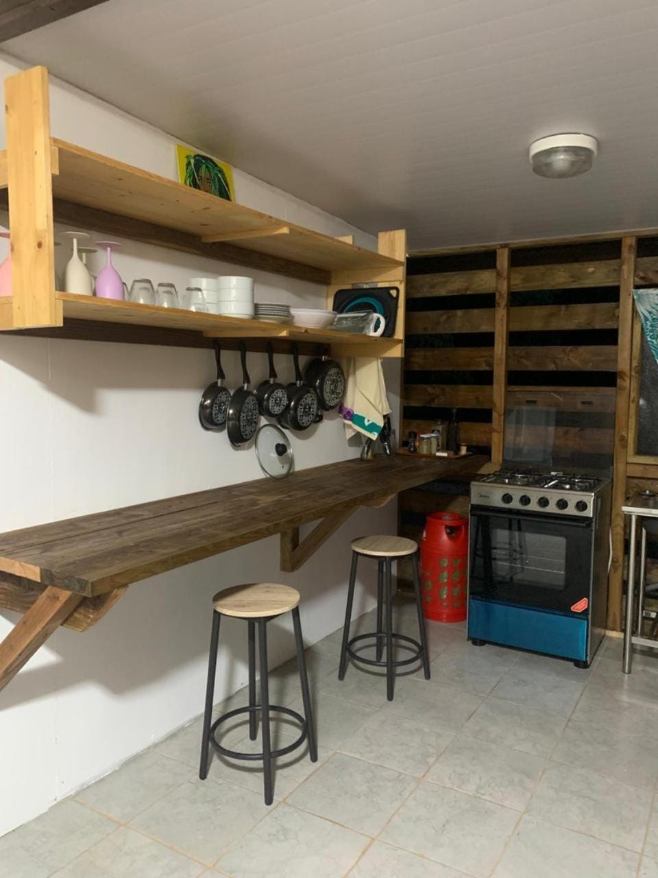 Kitchen or kitchenette, Kitchen or kitchenette, Dining area, Communal kitchen, microwave, oven, stove