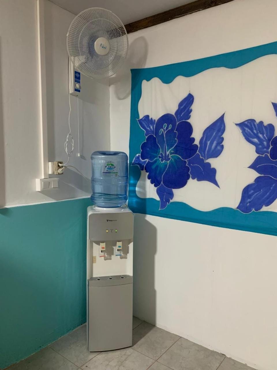 Kitchen or kitchenette, Communal kitchen