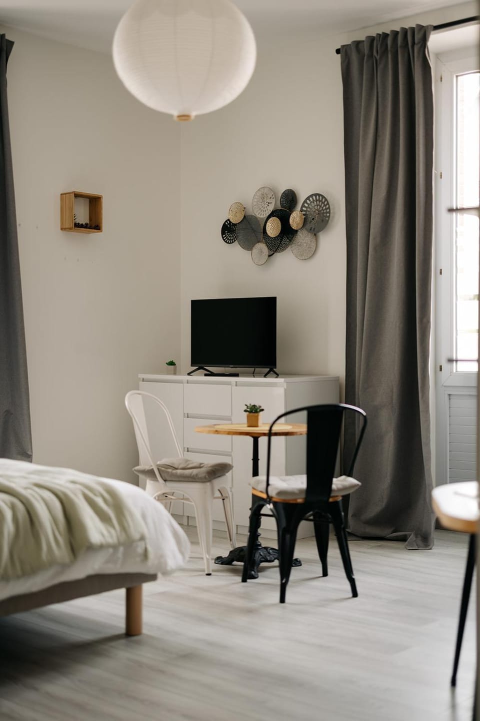 TV and multimedia, Living room, Seating area, Dining area