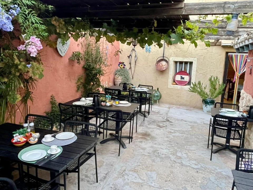 Patio, Restaurant/places to eat, Coffee/tea facilities, Food and drinks, Drinks