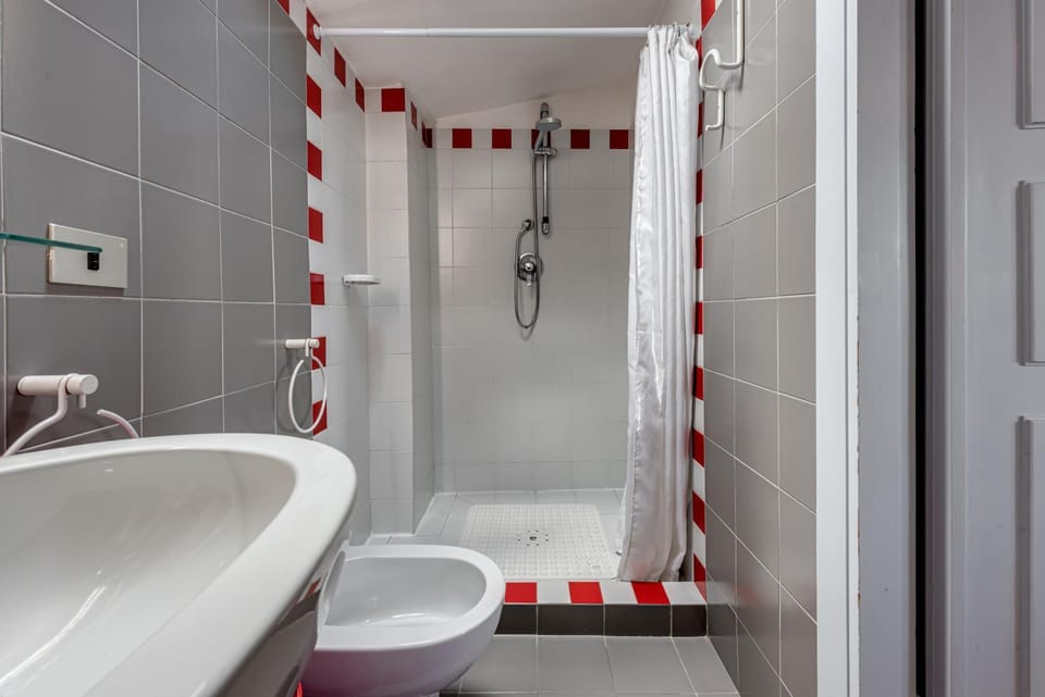 Shower, Toilet, Bathroom, towels