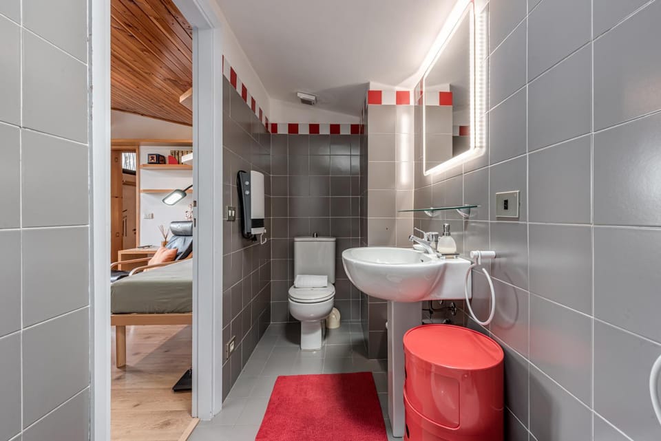 Shower, Toilet, Bathroom, towels