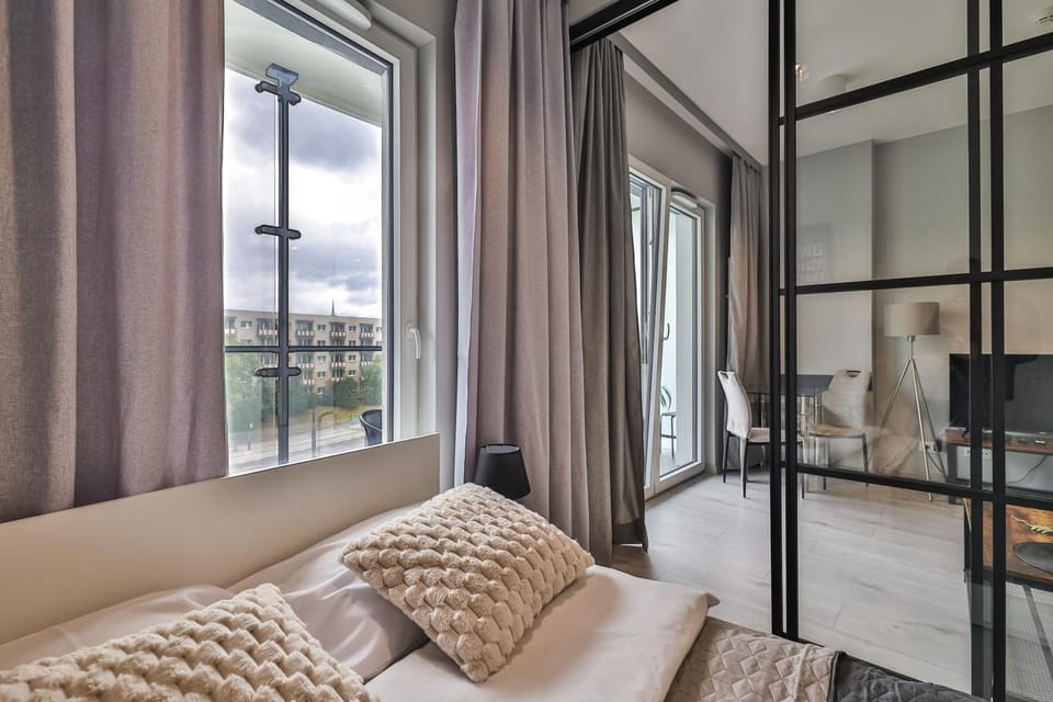 View (from property/room), Balcony/Terrace, Bedroom