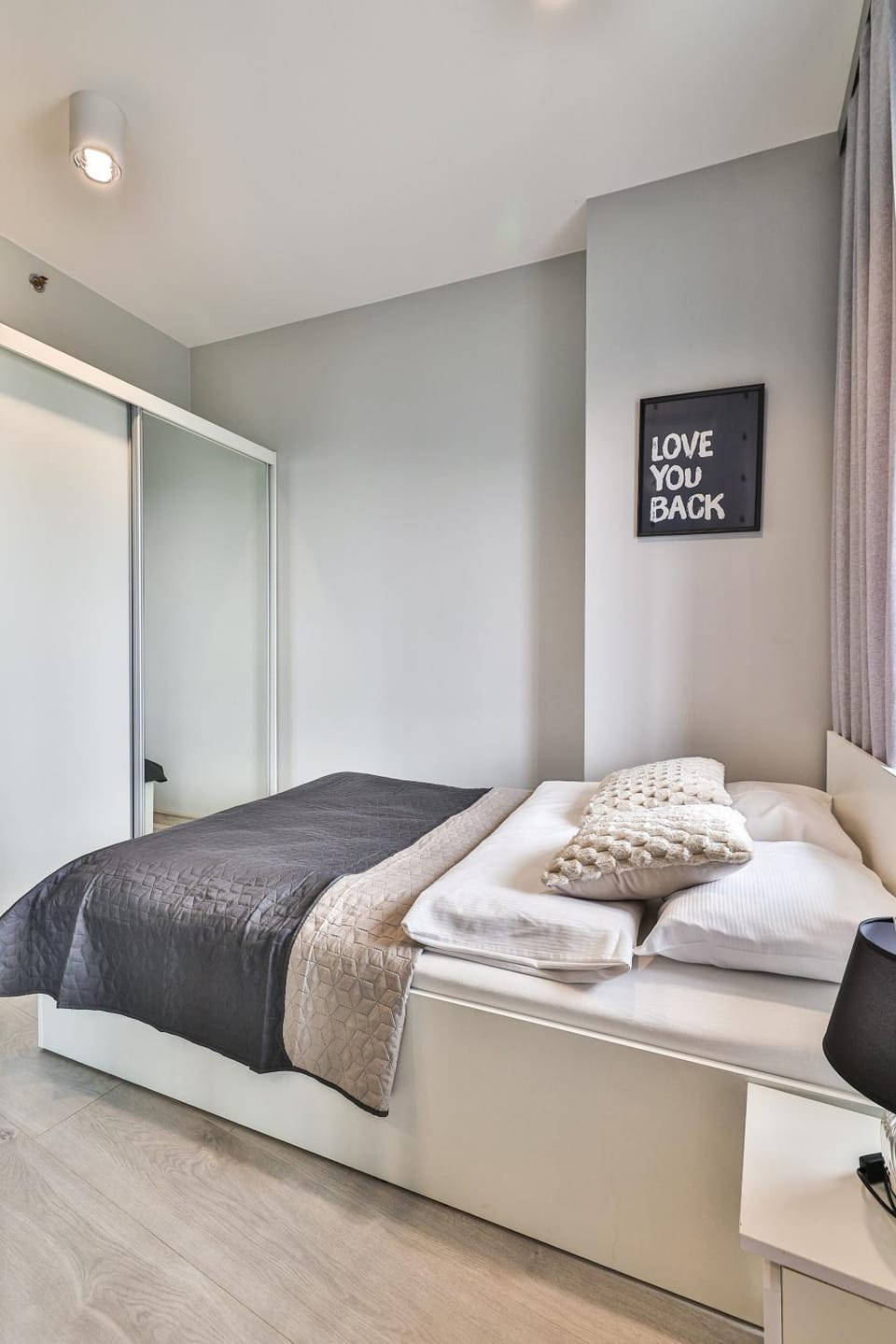 Bedroom, towels, wardrobe