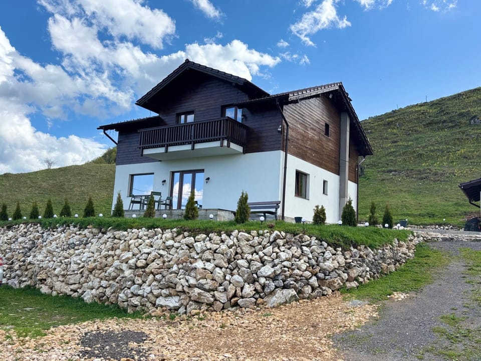 Dealul Craiului House in Brașov County