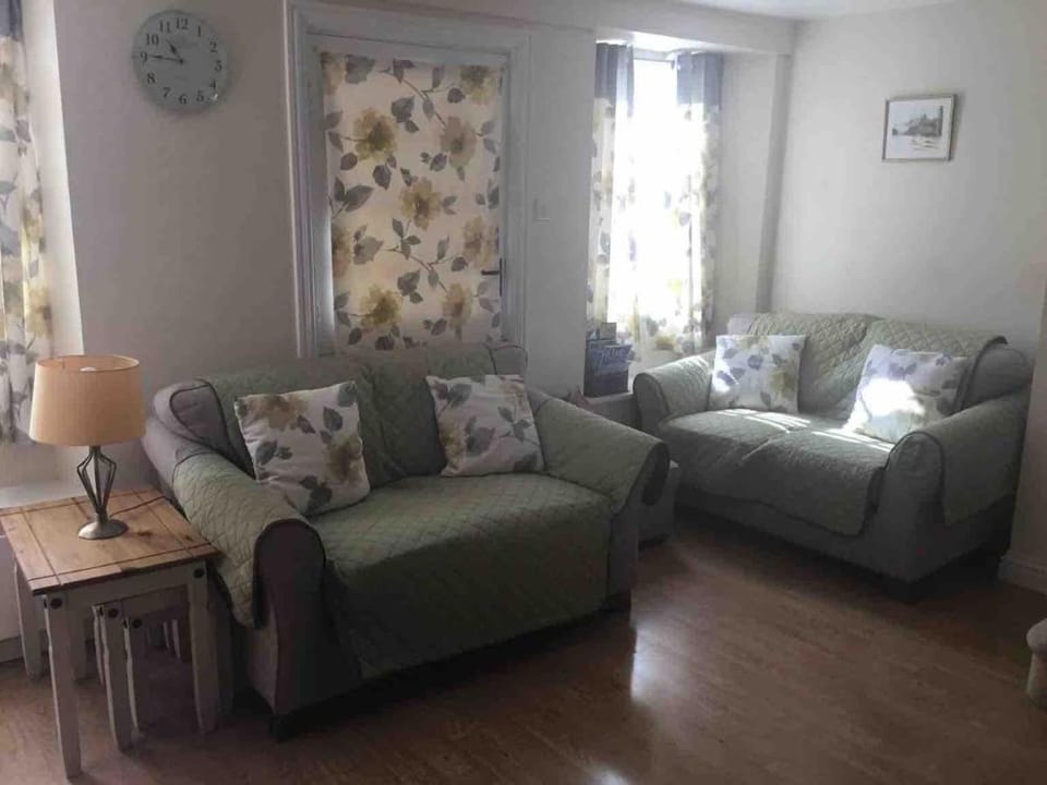 Listed Character Cottage In Central Kingsbridge Apartment in Kingsbridge