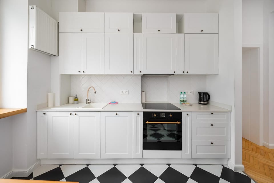 Coffee/tea facilities, Kitchen or kitchenette, stove