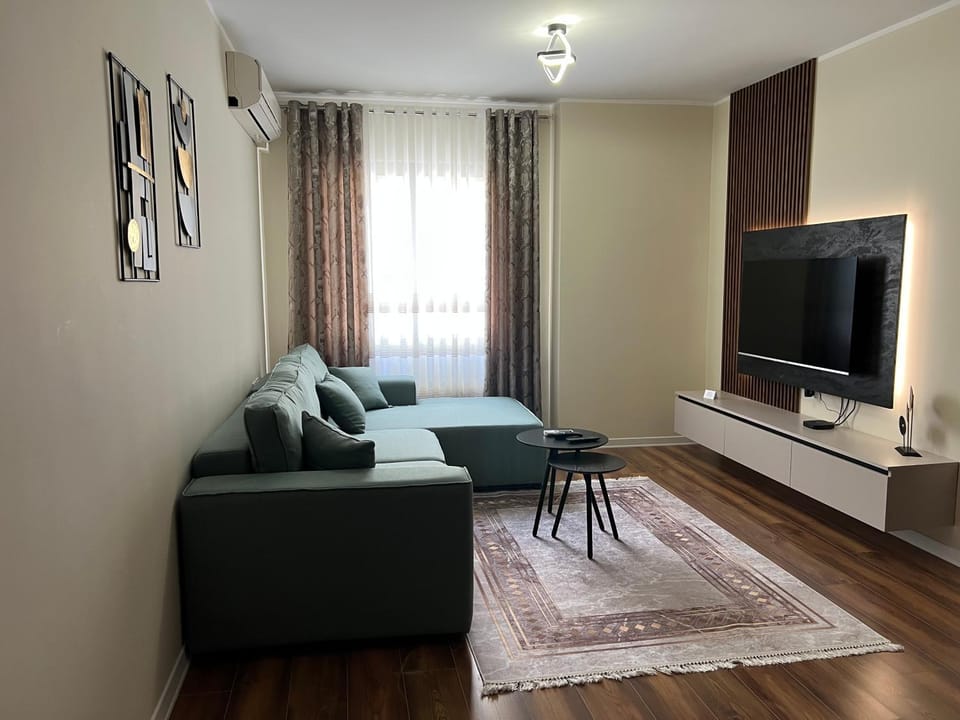 TV and multimedia, Living room, Seating area, Evening entertainment