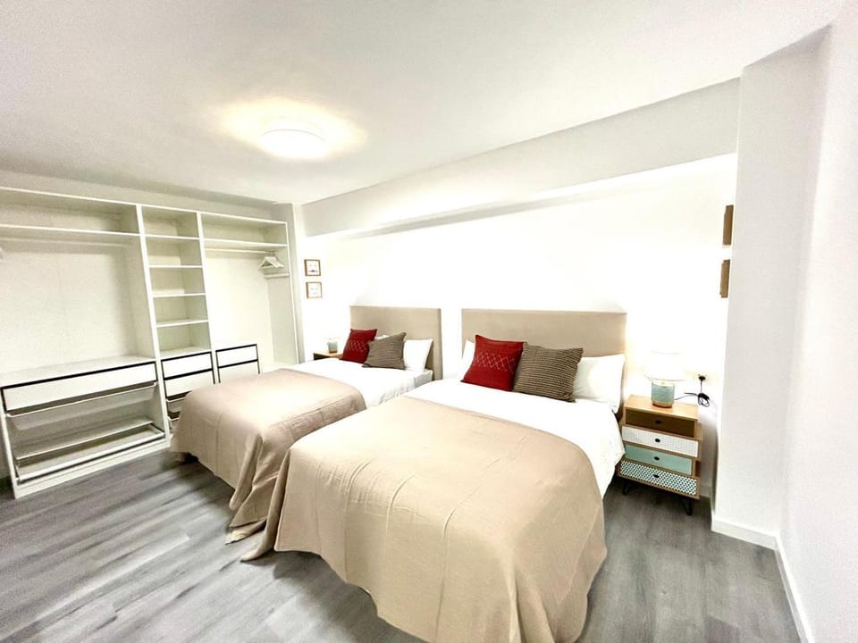 Bed, Photo of the whole room, Bedroom, internet, internet, wardrobe, air conditioner, air conditioner