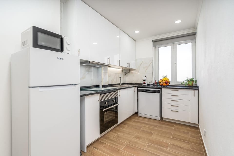 Kitchen or kitchenette, oven, pet friendly, stove, toaster