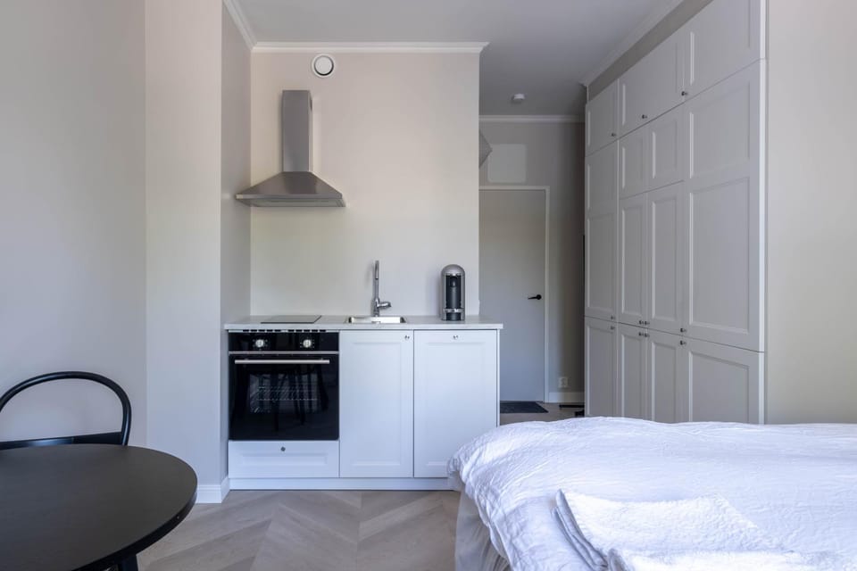 Kitchen or kitchenette, stove, kitchen