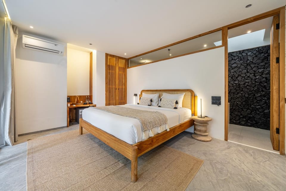 Bed, Photo of the whole room, Bedroom, wardrobe, air conditioner