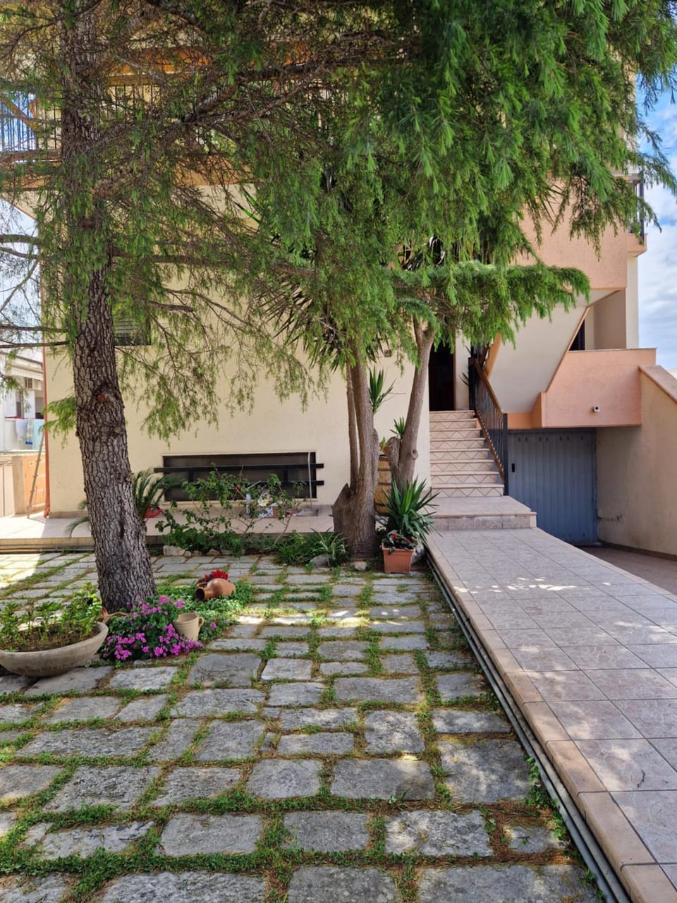 Facade/entrance, Garden, Garden view