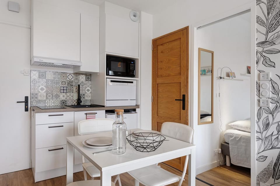Property building, Kitchen or kitchenette, Living room